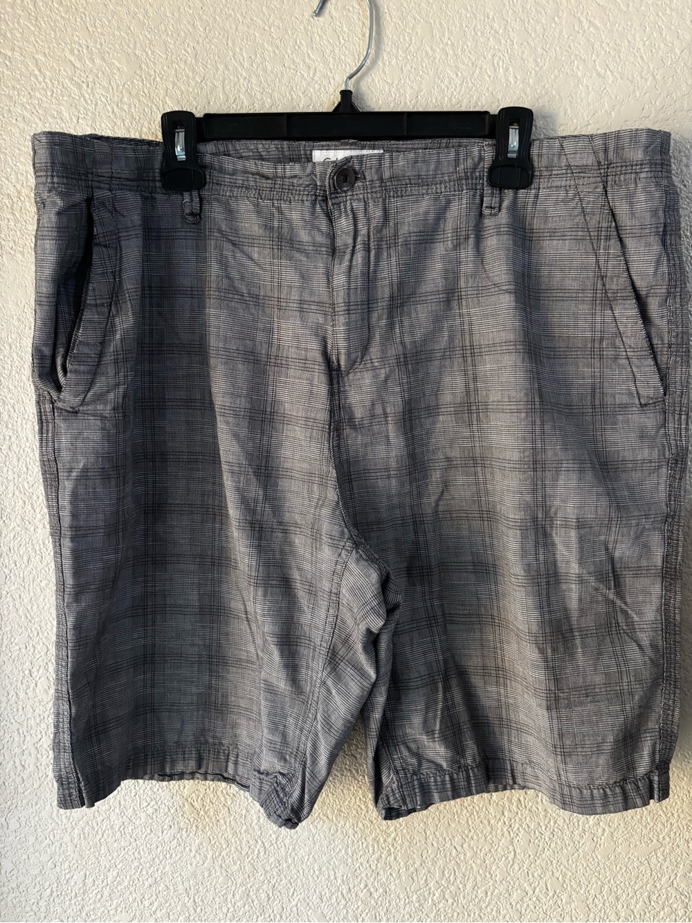 Calvin Klein Men's Gray Plaid Flat-Front Shorts